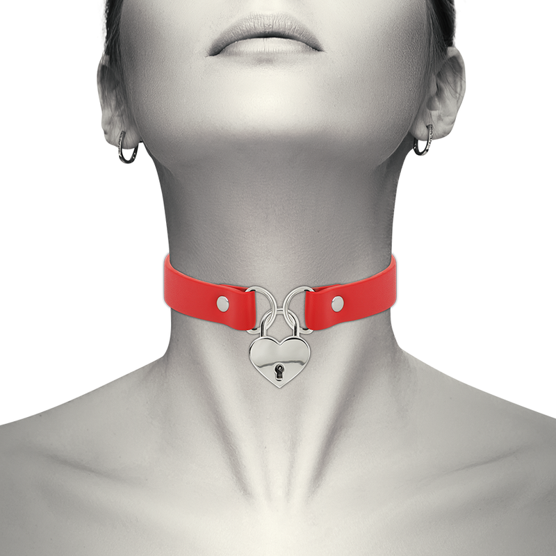 COQUETTE CHIC DESIRE - COLAR DE COURO VEGANO VERMELHO COM ACESSÓRIO DE CORAO COM CHAVE - Image 2